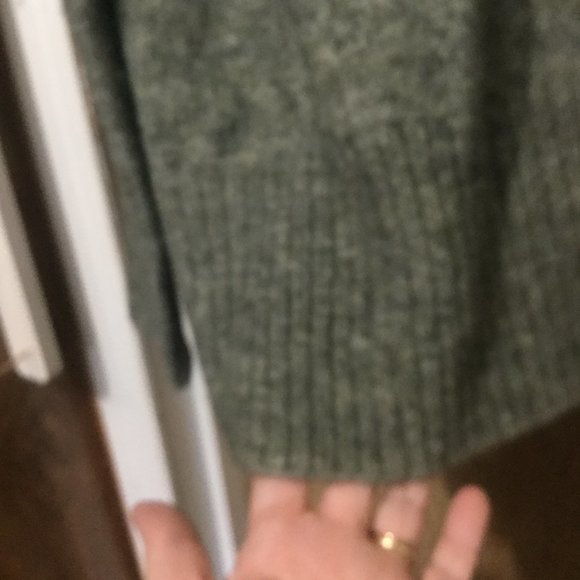 The Group Babaton cowl neck has 25% Alpaca and 10% wool size small - Picture 6 of 7